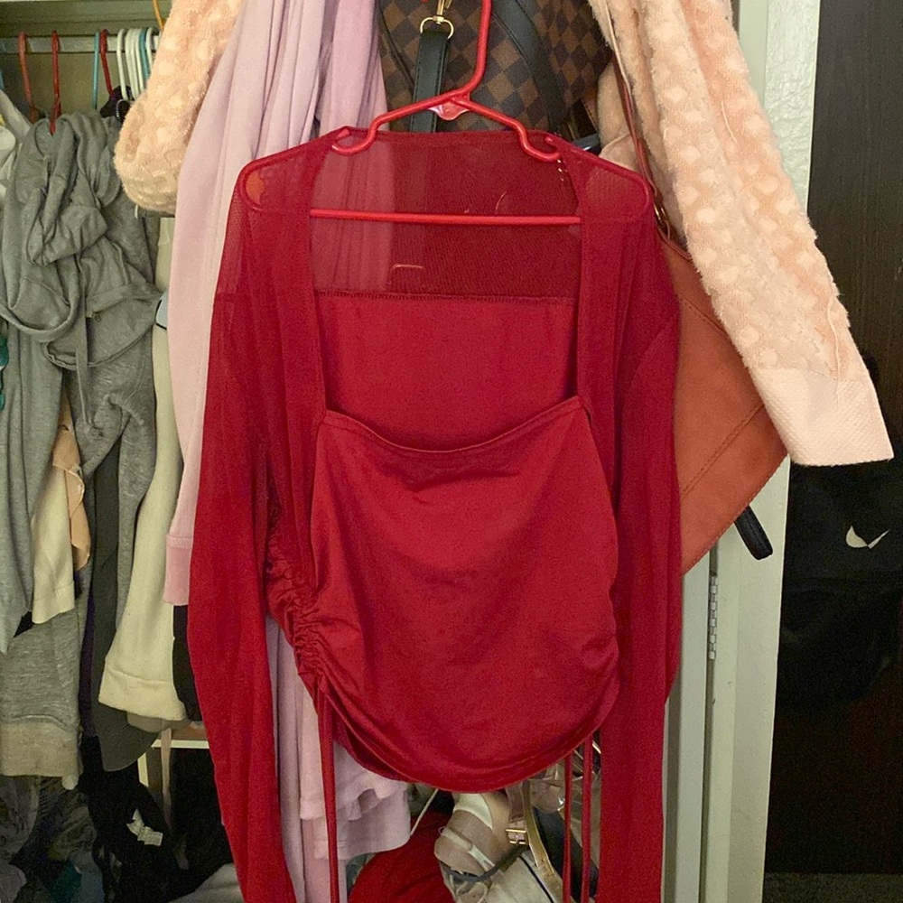 Cropped red see thru shirt with essence drawstring